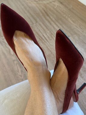 Neiman Marcus NWT Lola Cruz Cognac Velvet Classic Sling Bag Low Heels Pumps ❤️